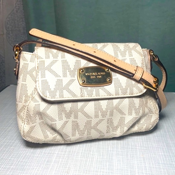 Michael Kors Handbags - Michael Kors 🪐 Vanilla Jetset MK Crossbody Flap Bag